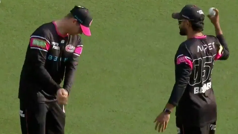 Steve Smith ends rift with Babar Azam; clears the air around BBL controversy on live TV Steve Smith ends rift with Babar Azam; clears the air around BBL controversy on live TV